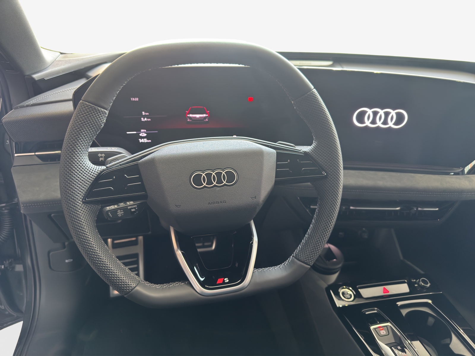 AUDI A6 Avant e-tron quattro-image-7