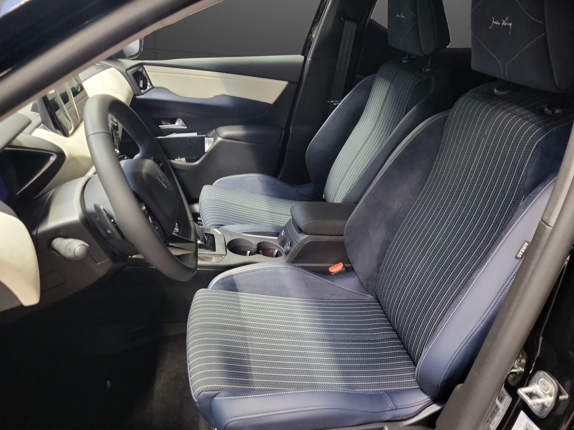 DS AUTOMOBILES DS3 1.2 MHEV Jules Verne-image-4
