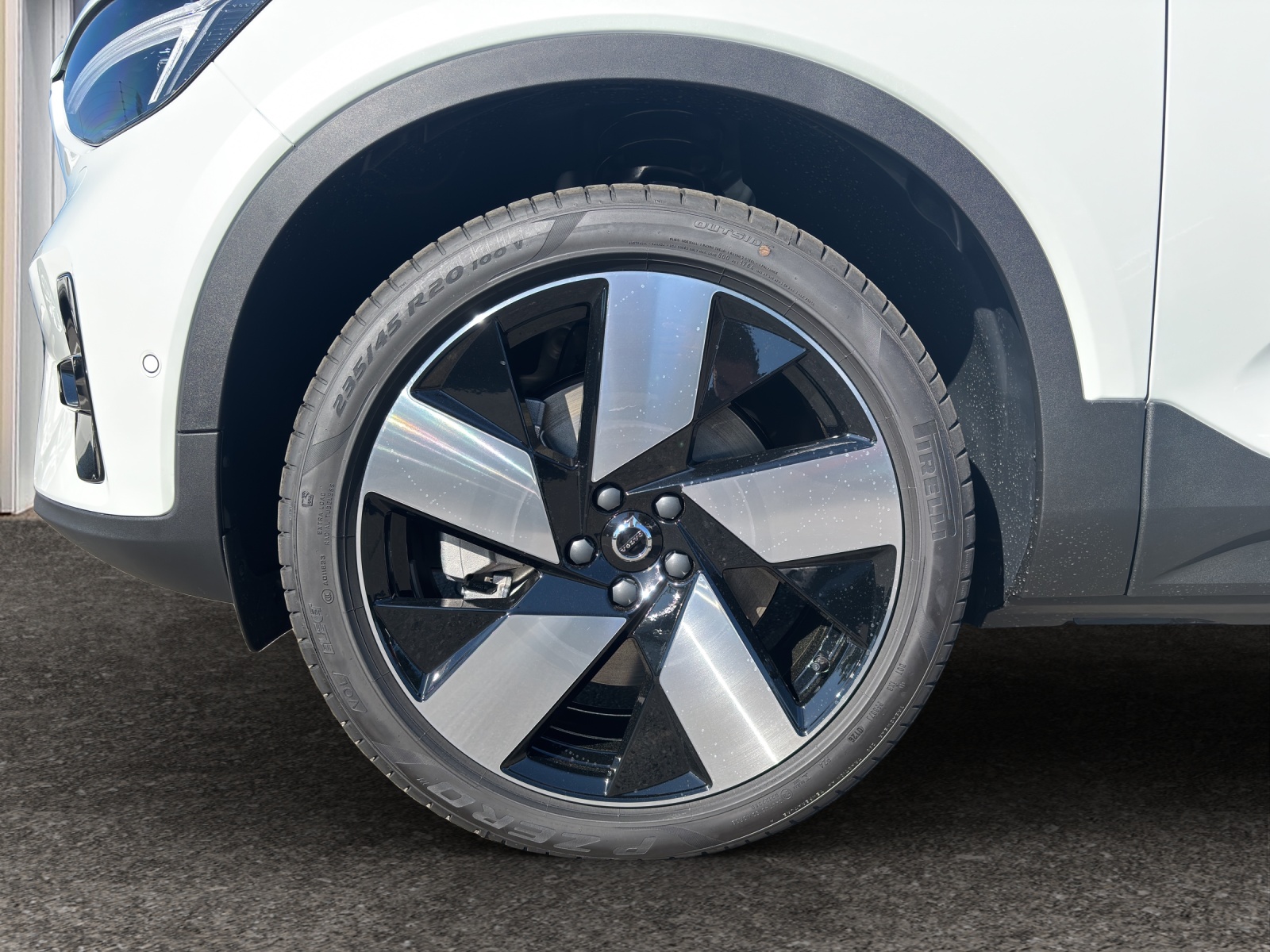 VOLVO EX40 Twin XCENTRIC Edition AWD-image-16