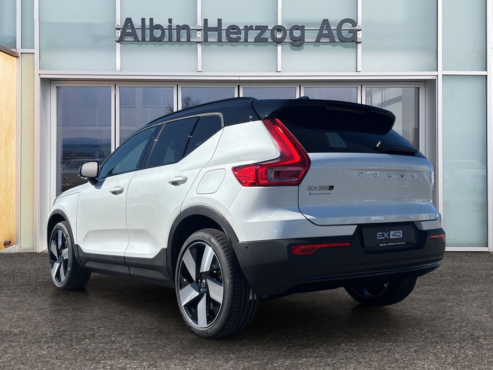 VOLVO EX40 Twin XCENTRIC Edition AWD-image-2