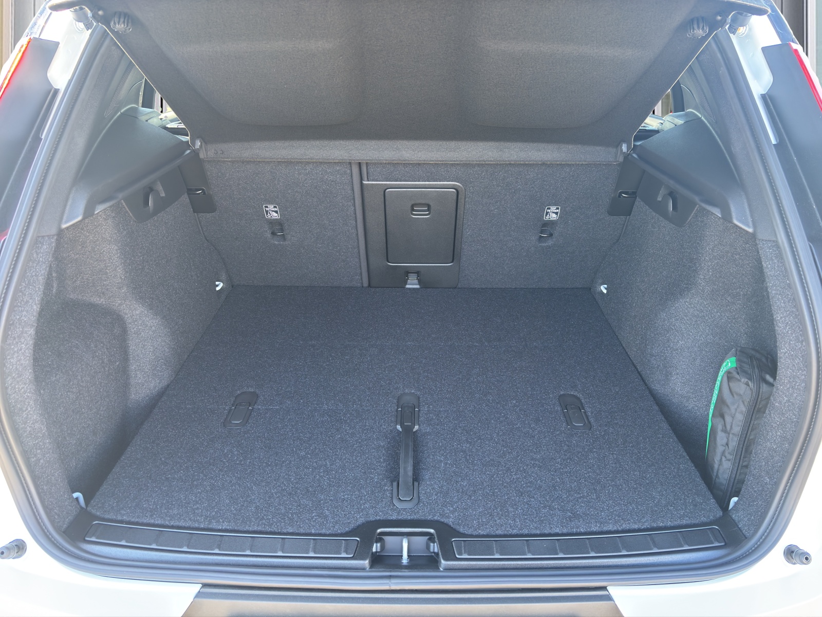 VOLVO EX40 Twin XCENTRIC Edition AWD-image-6
