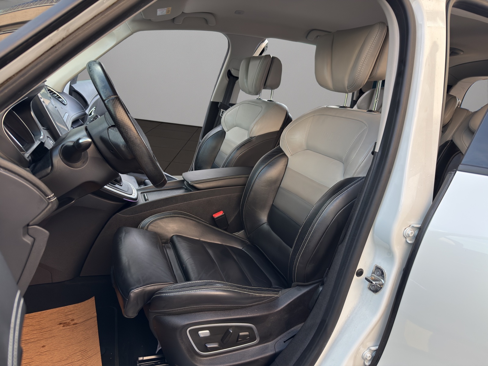 RENAULT Grand Scénic 1.8 dCi Initiale Paris EDC-image-8