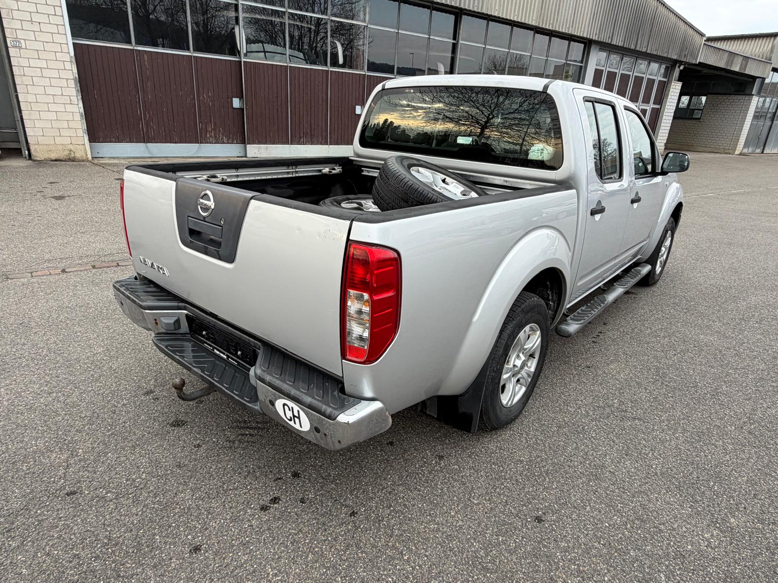 NISSAN Navara Double Cab LE 2.5 dCiA 4WD-image-2