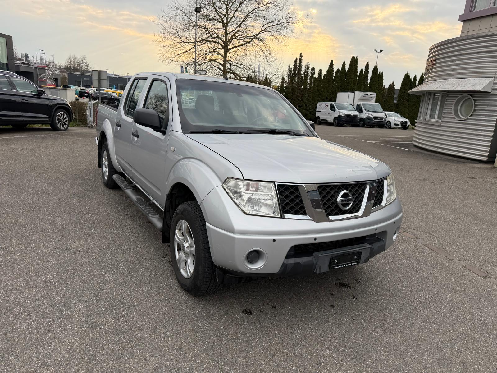 NISSAN Navara Double Cab LE 2.5 dCiA 4WD-image-4