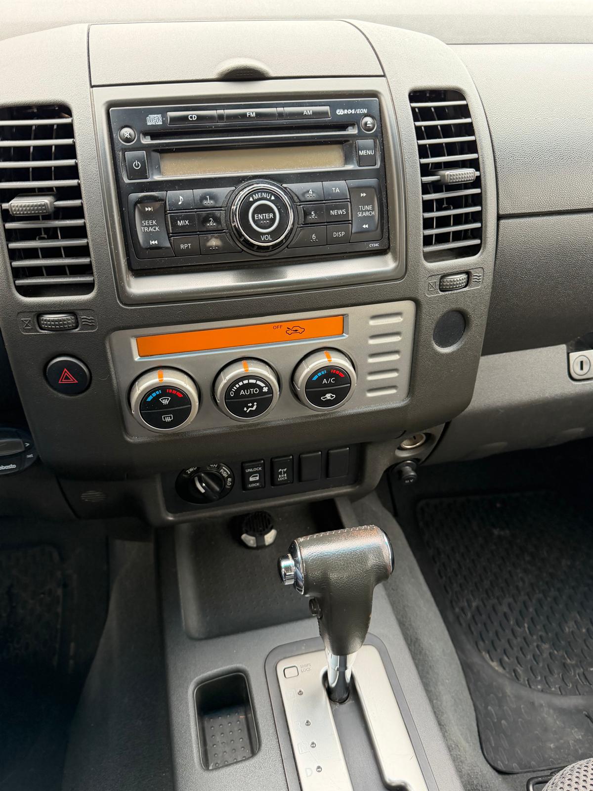 NISSAN Navara Double Cab LE 2.5 dCiA 4WD-image-7