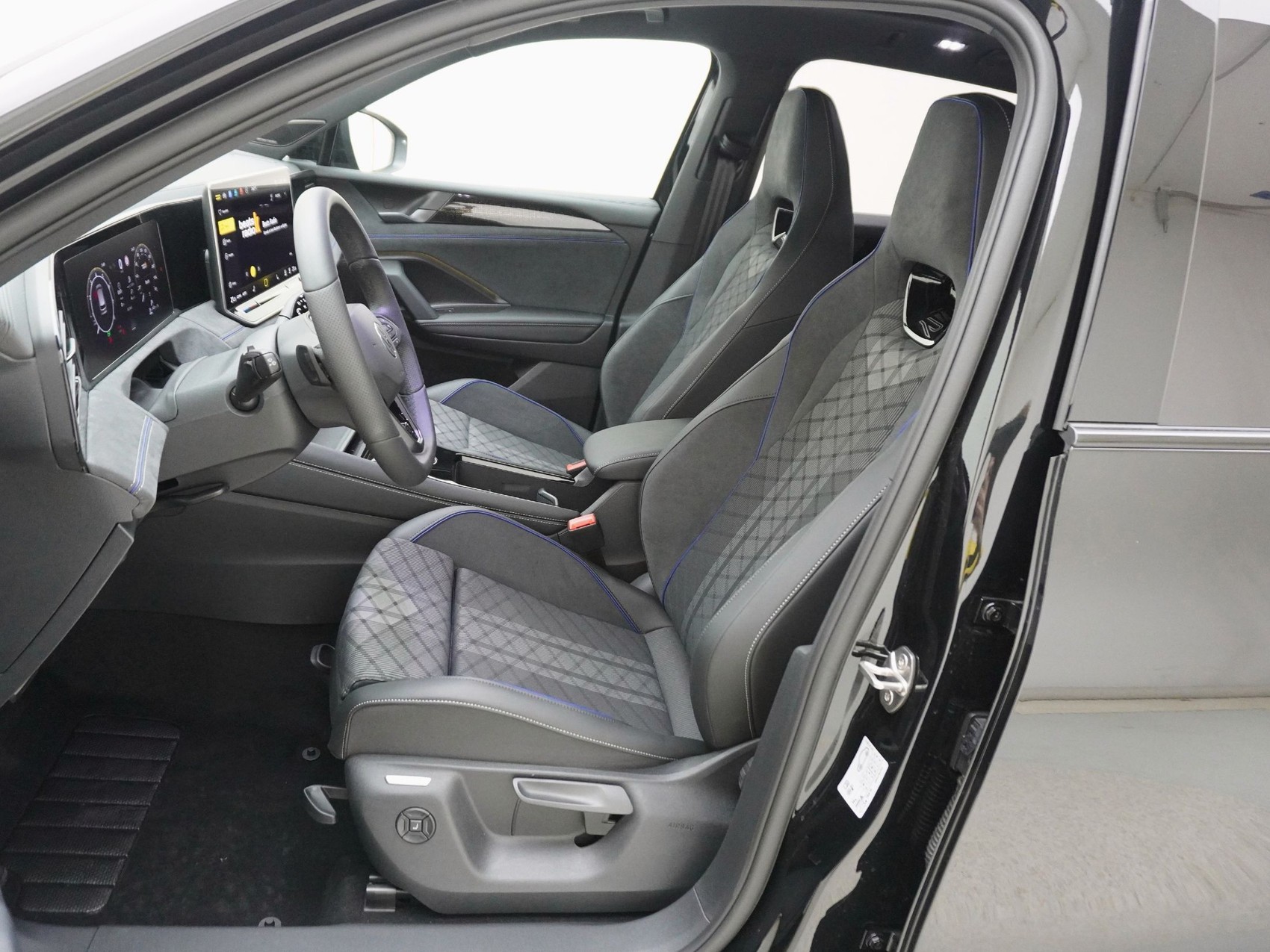 VW Tiguan 2.0 TSI R-Line 4motion-image-12