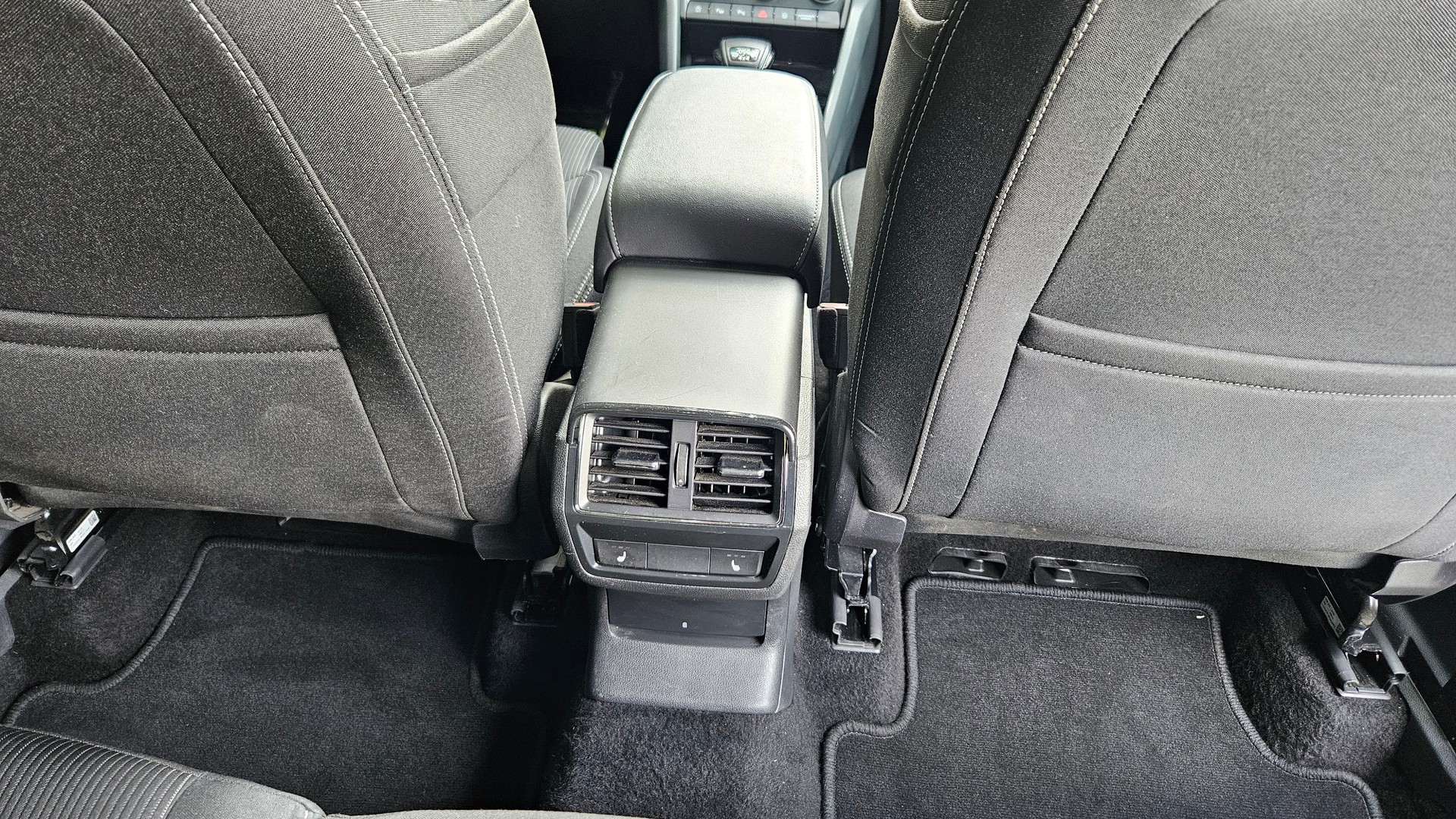 SKODA KAROQ 2.0 TDI 190 Style 4x4 DSG-image-10