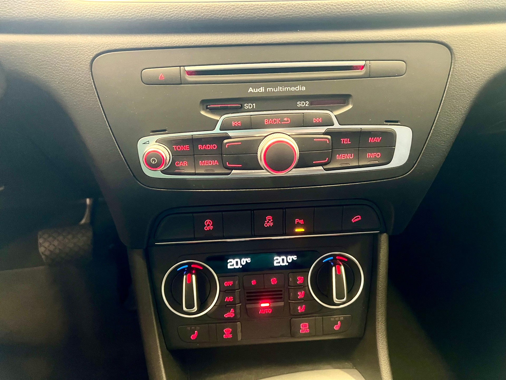 AUDI Q3 2.0 TDI quattro S-tronic-image-23