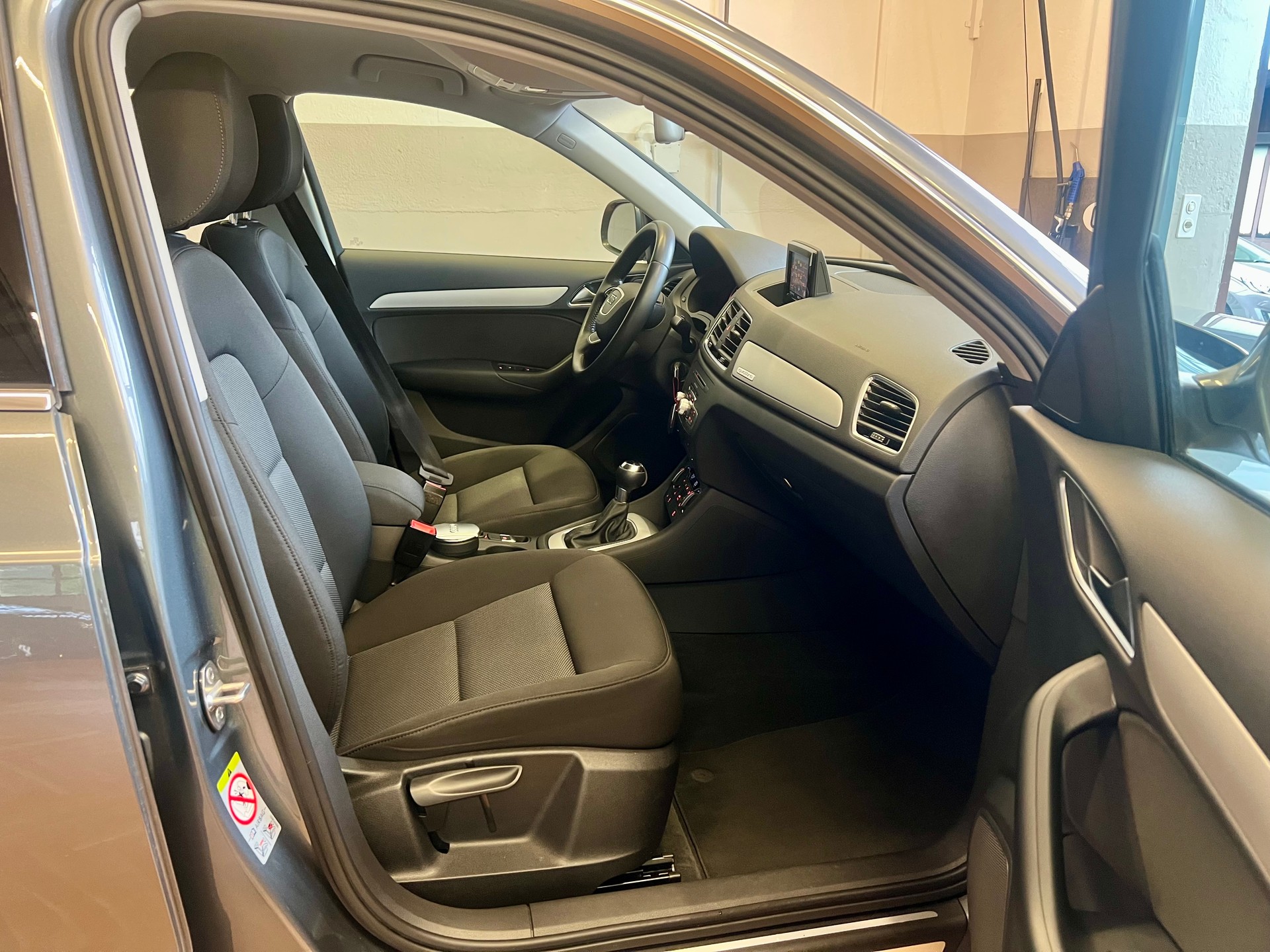 AUDI Q3 2.0 TDI quattro S-tronic-image-17