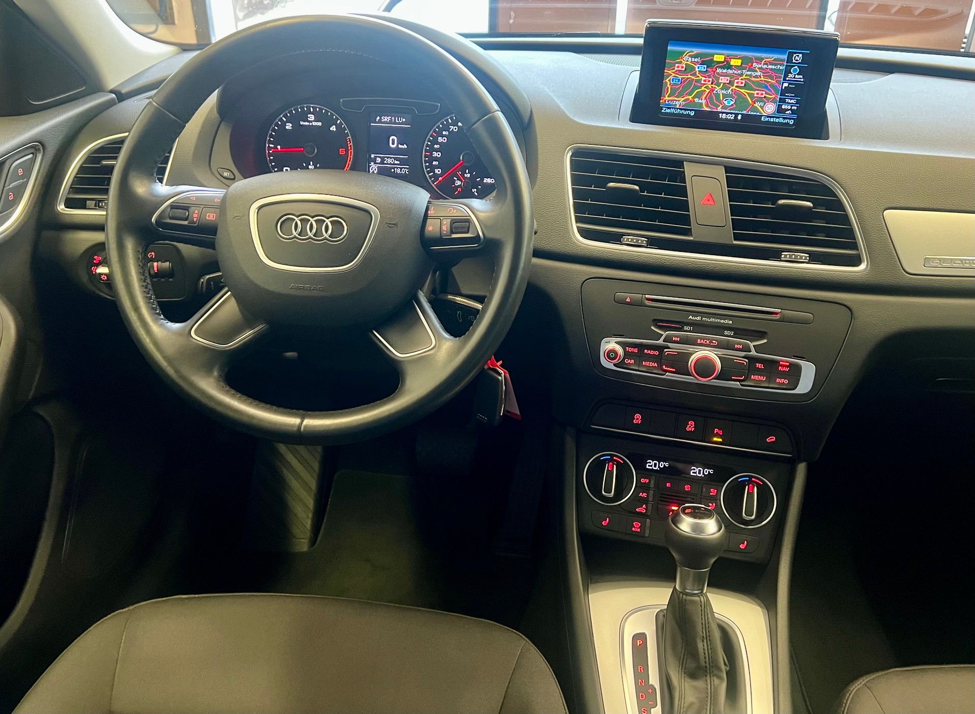 AUDI Q3 2.0 TDI quattro S-tronic-image-19