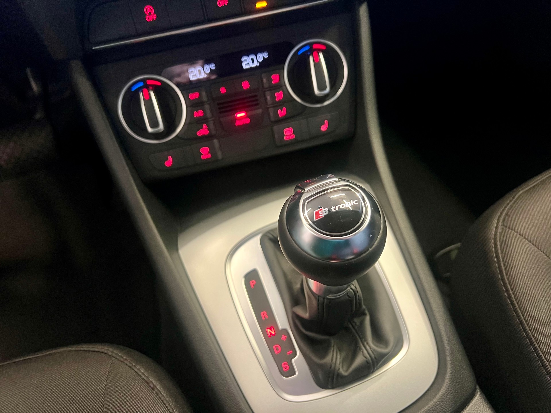 AUDI Q3 2.0 TDI quattro S-tronic-image-24