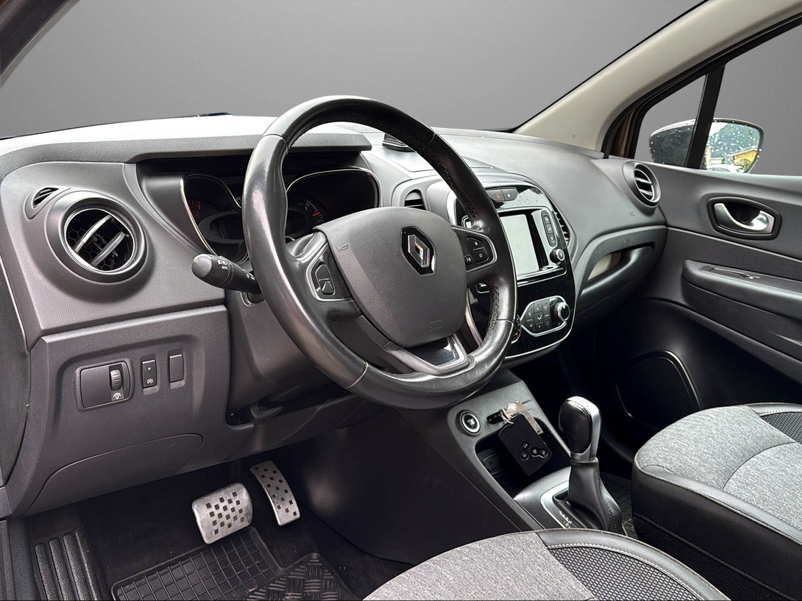 RENAULT Captur 1.2 T 16V Outdoor EDC-image-7