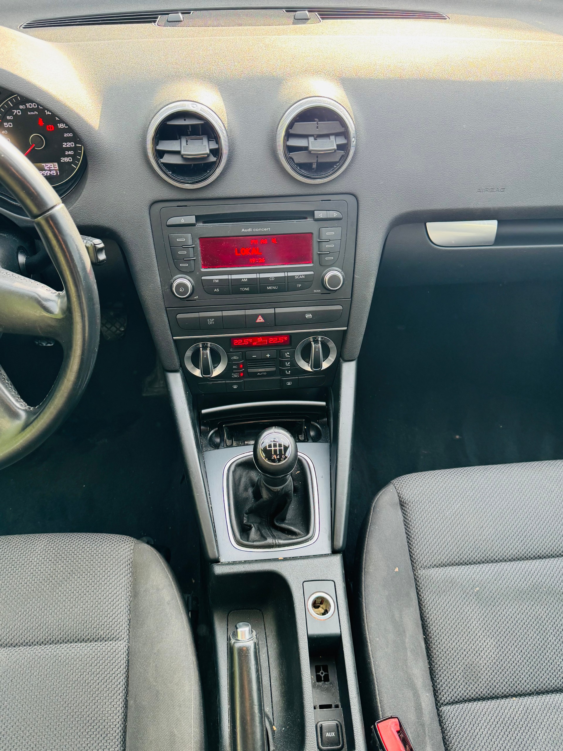 AUDI A3 Sportback 1.4 TFSI Ambition-image-9
