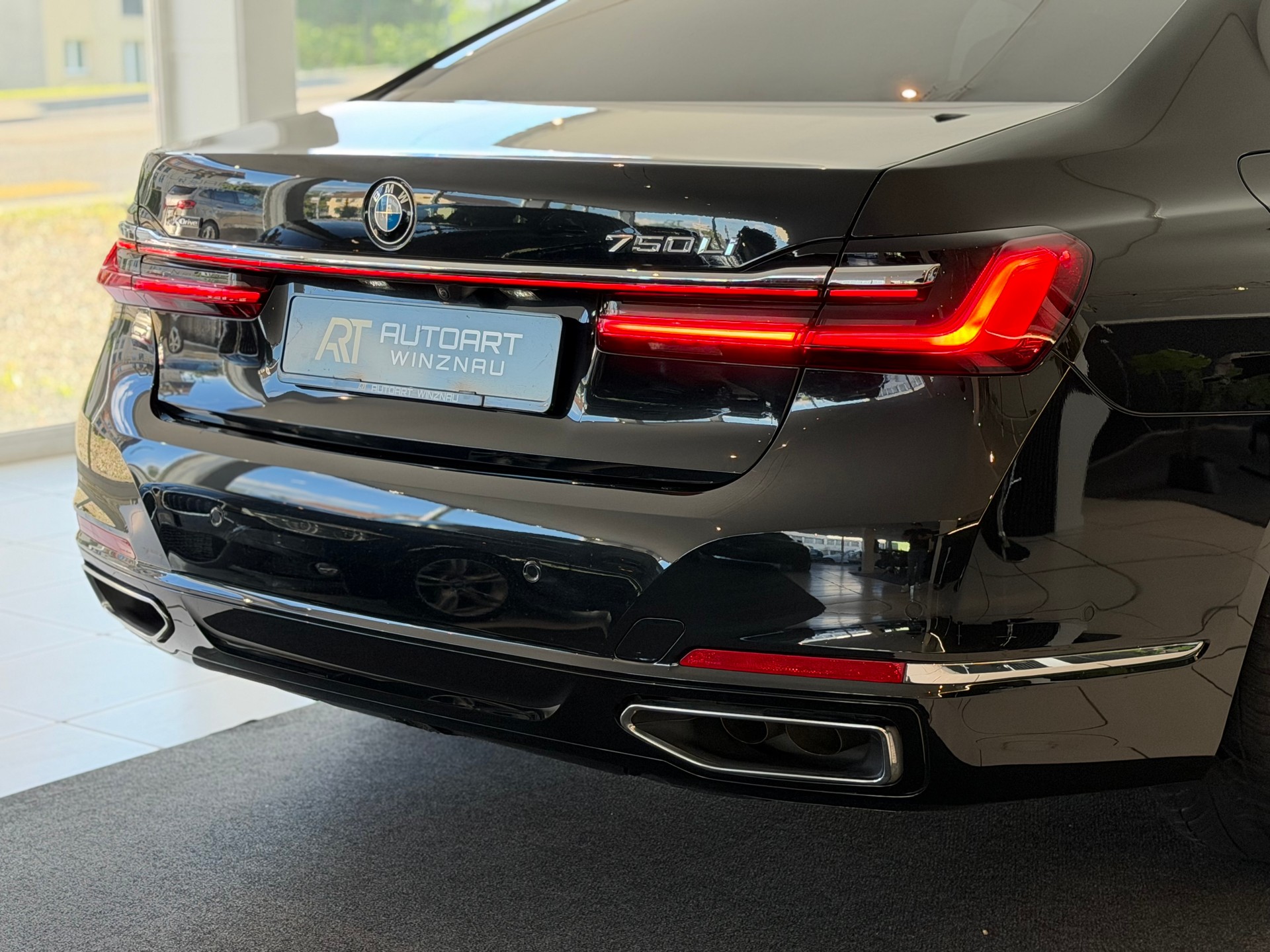 BMW 750Li xDrive Steptronic **Vollausstattung**-image-7