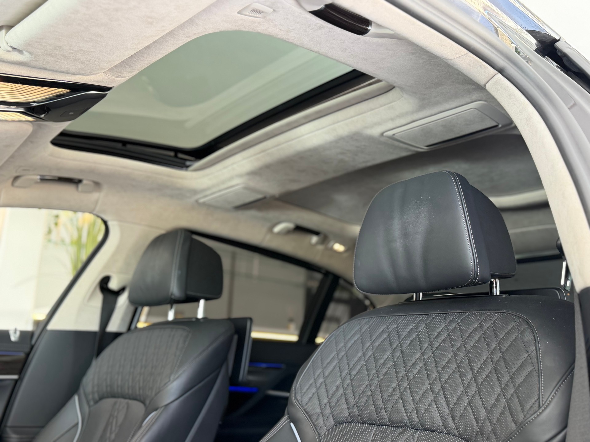 BMW 750Li xDrive Steptronic **Vollausstattung**-image-27
