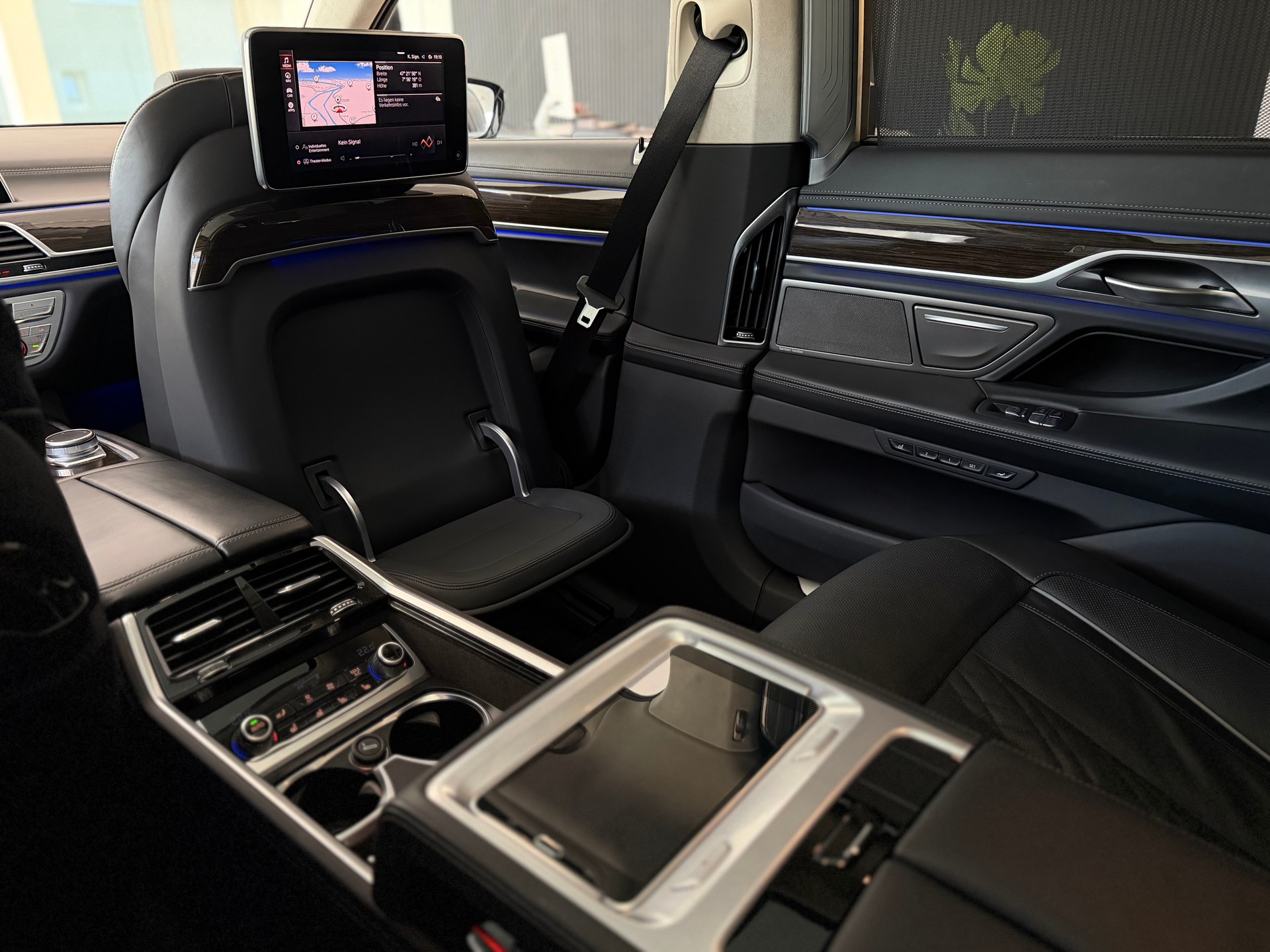 BMW 750Li xDrive Steptronic **Vollausstattung**-image-24