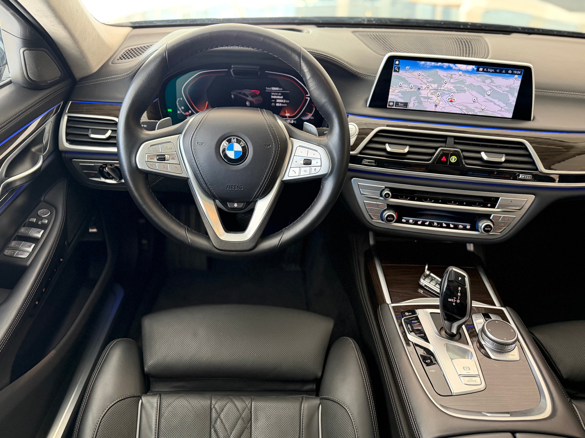 BMW 750Li xDrive Steptronic **Vollausstattung**-image-14