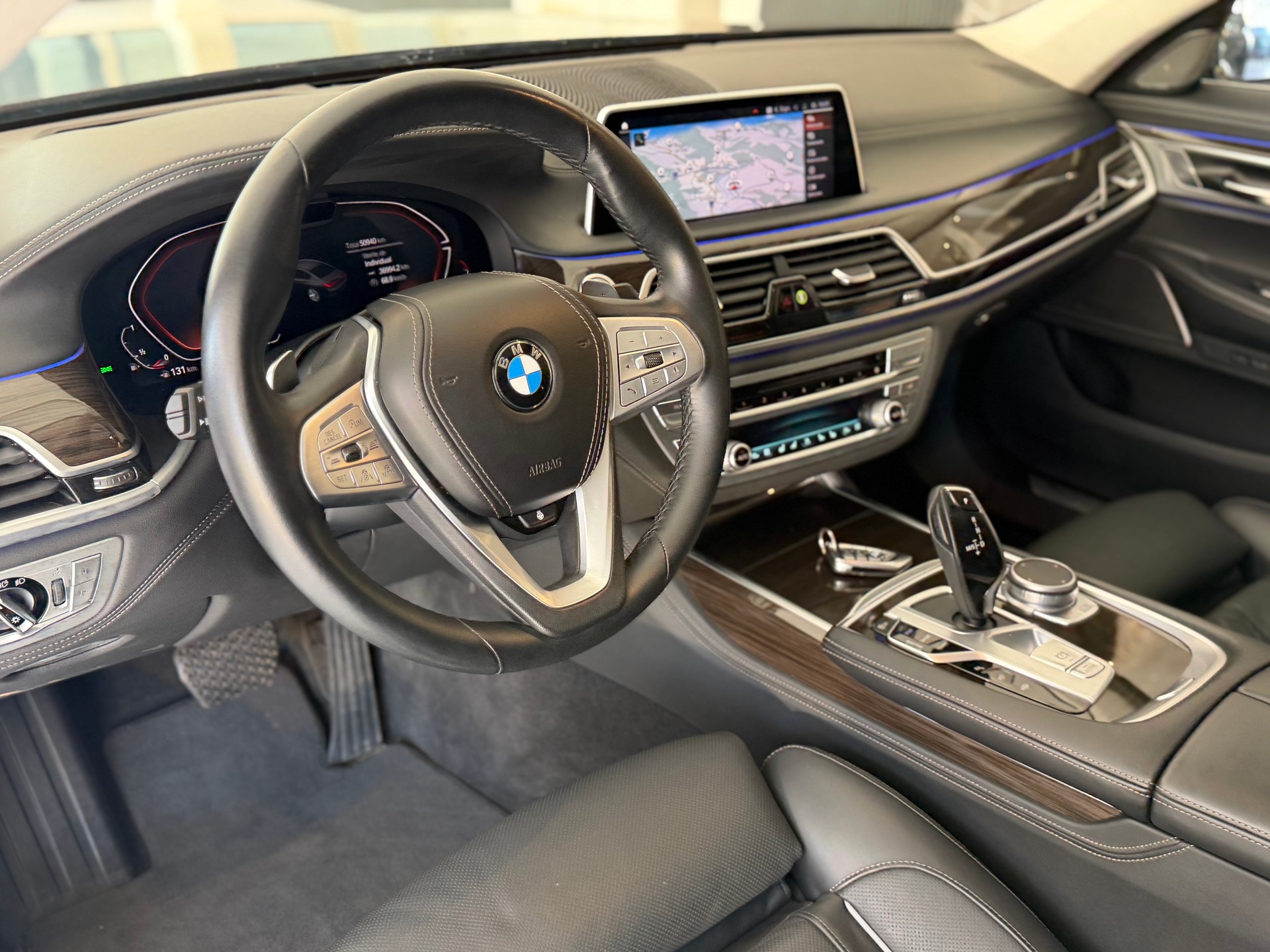 BMW 750Li xDrive Steptronic **Vollausstattung**-image-12