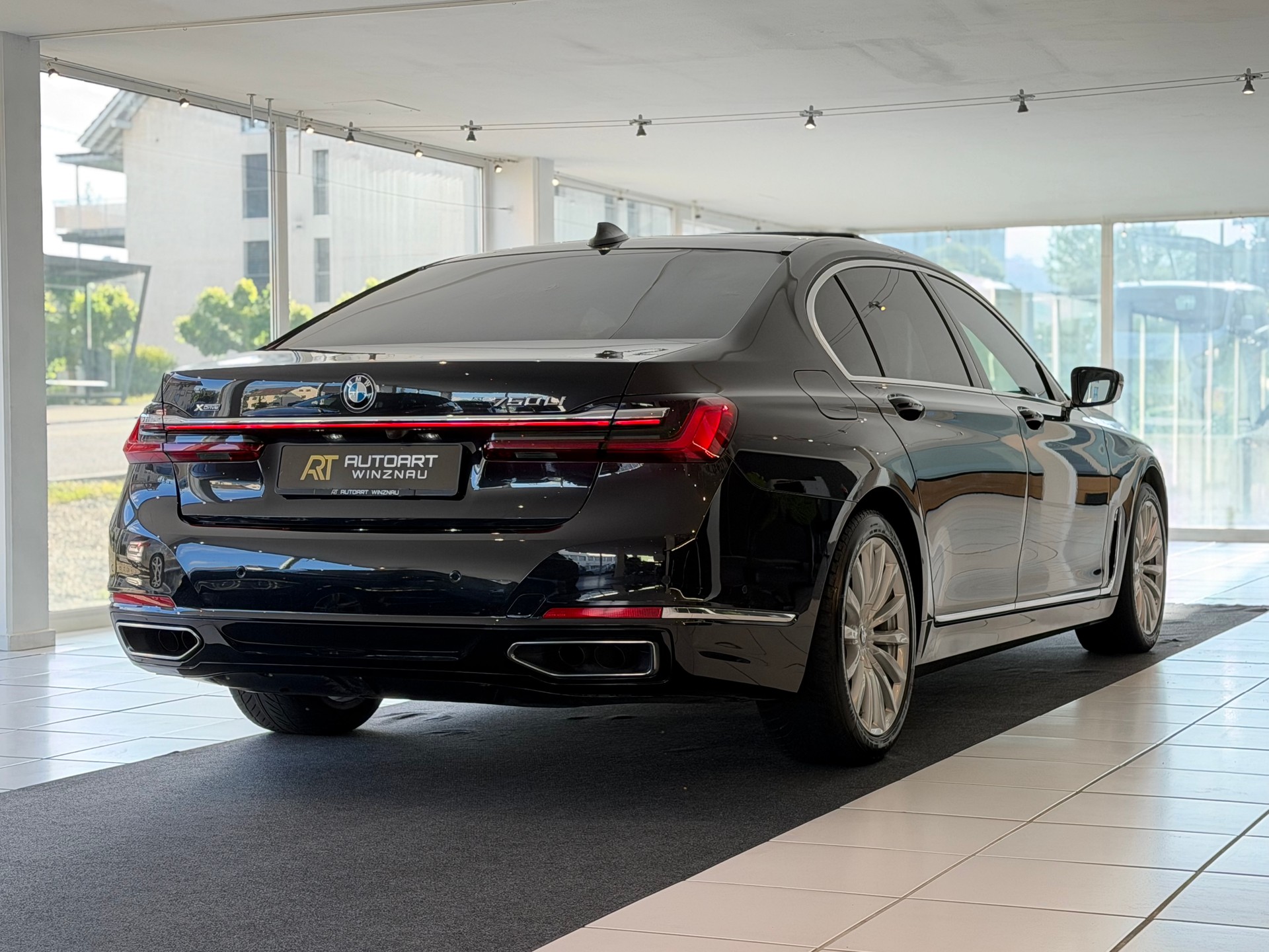 BMW 750Li xDrive Steptronic **Vollausstattung**-image-6