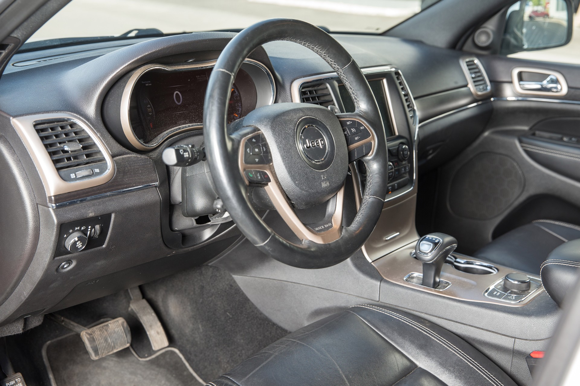 JEEP Grand Cherokee 3.0 CRD Limited Automatic-image-4