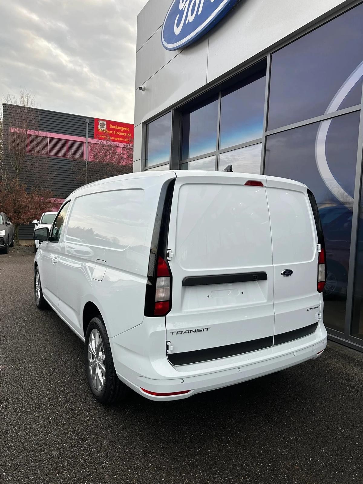 FORD Grand Transit Connect fourg. 2 Titanium/122CV/Aut.-image-3