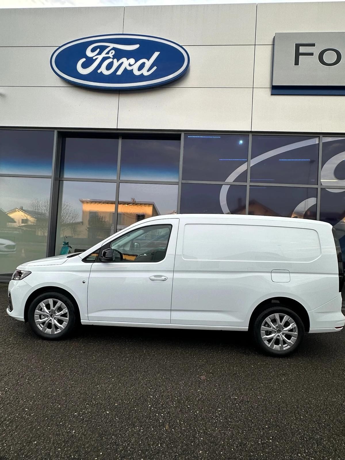 FORD Grand Transit Connect fourg. 2 Titanium/122CV/Aut.-image-2
