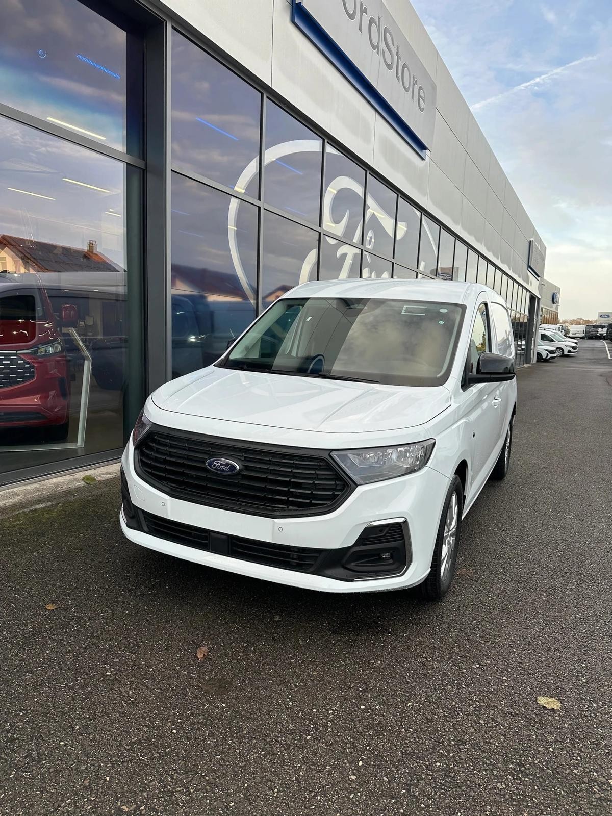 FORD Grand Transit Connect fourg. 2 Titanium/122CV/Aut.-image-0