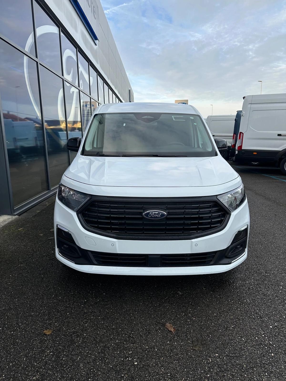 FORD Grand Transit Connect fourg. 2 Titanium/122CV/Aut.-image-8