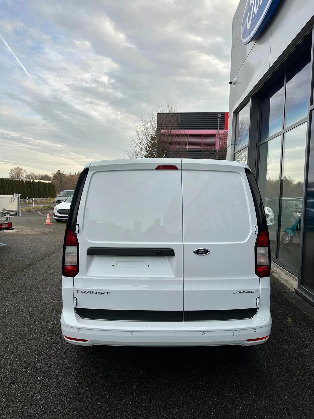 FORD Grand Transit Connect fourg. 2 Titanium/122CV/Aut.-image-4