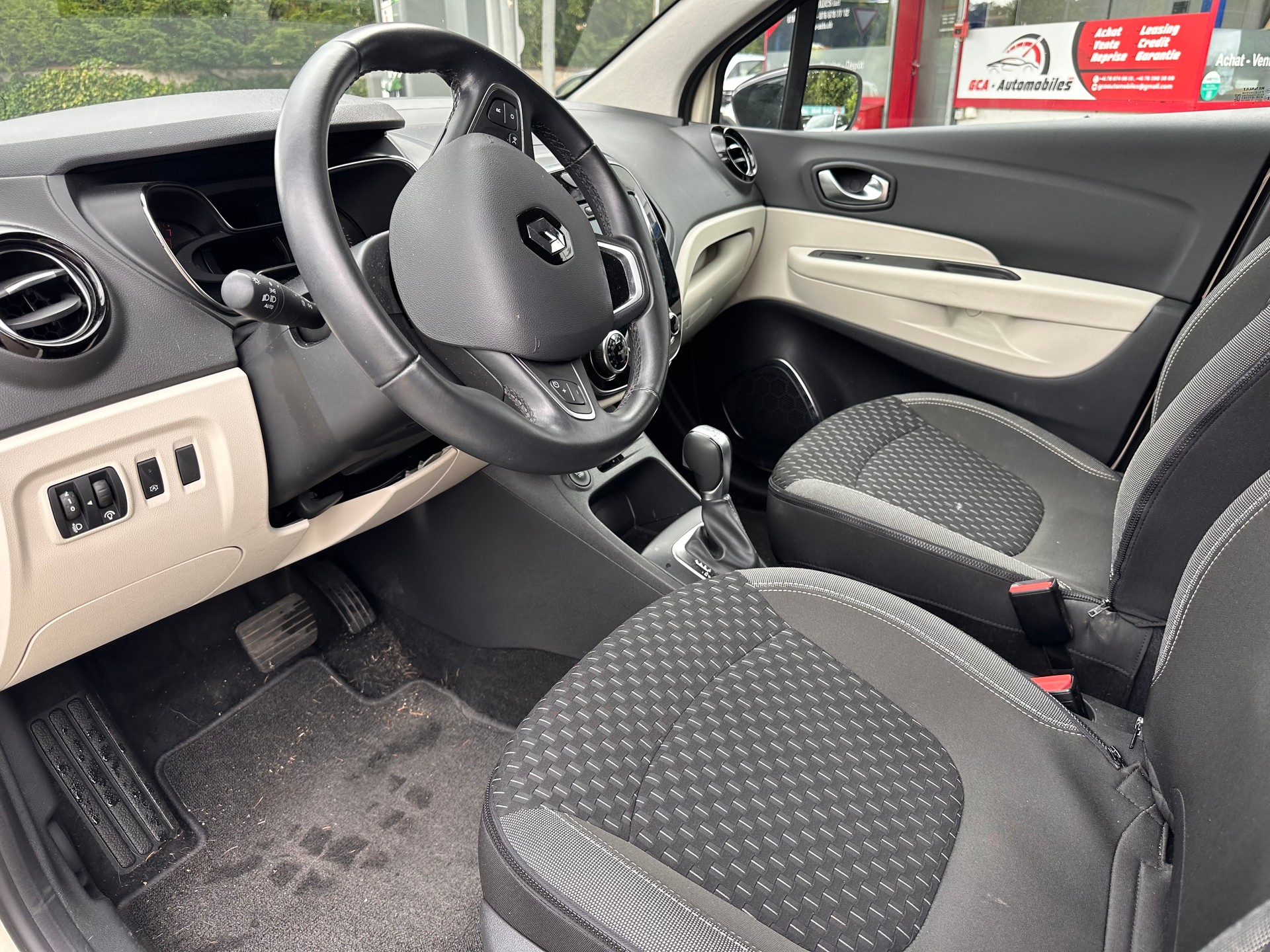 RENAULT Captur 1.3 T 16V Intens EDC-image-12