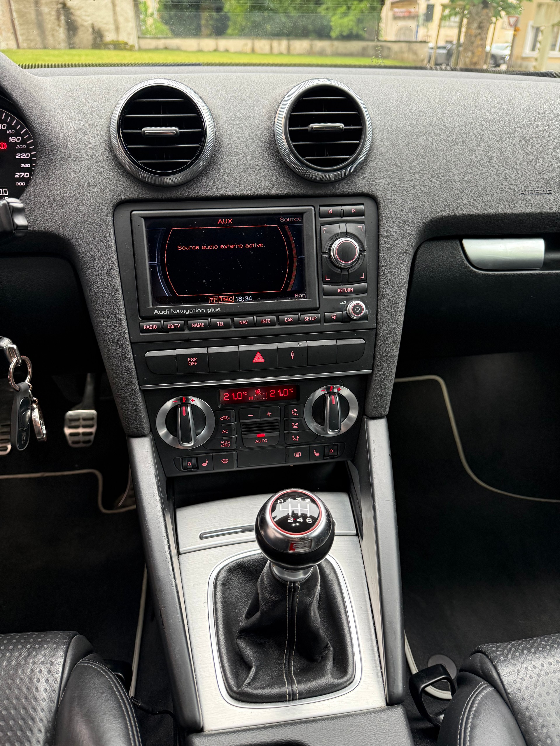 AUDI 2.0 T FSI quattro-image-5