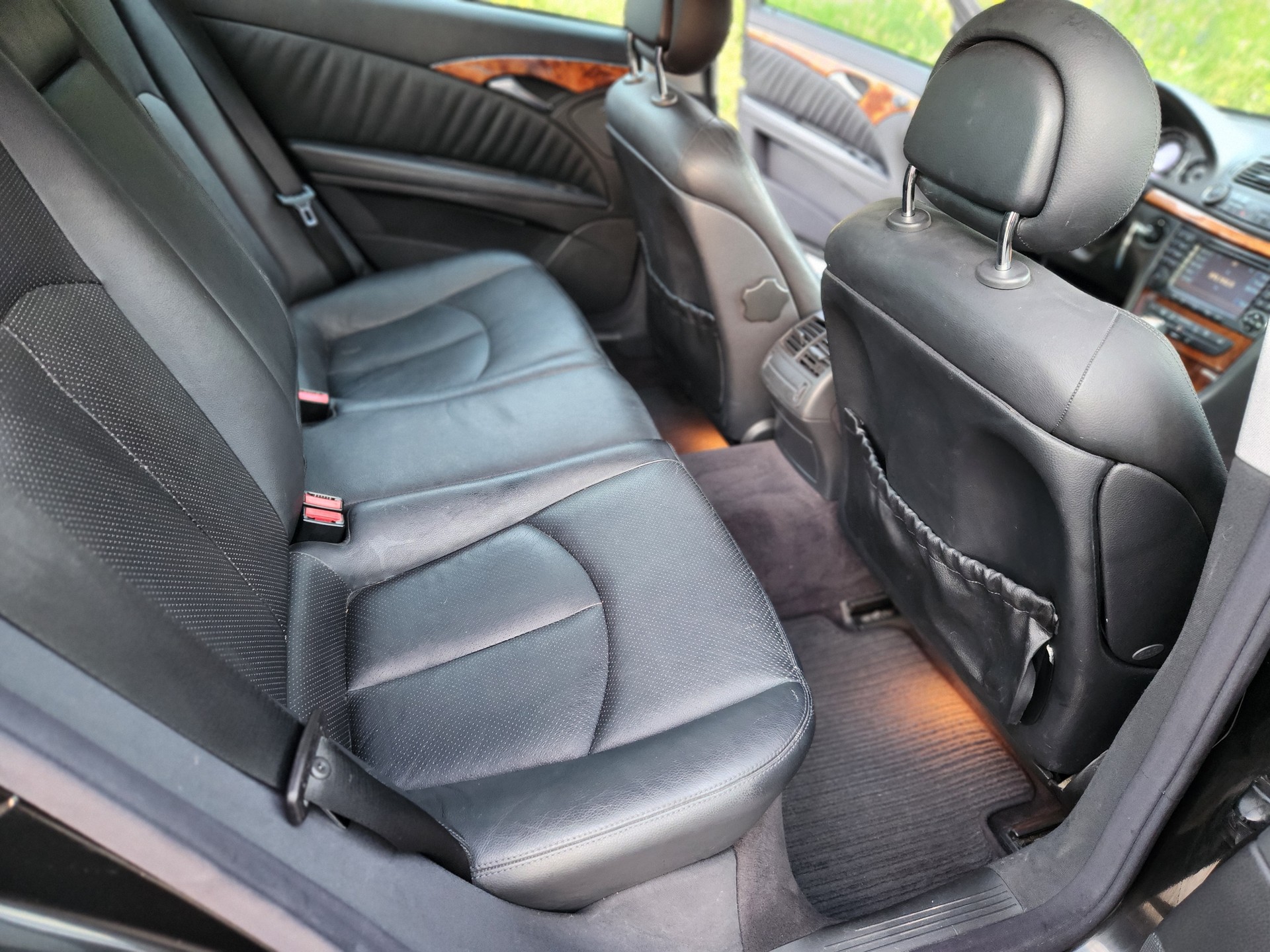 MERCEDES-BENZ E 240-image-11