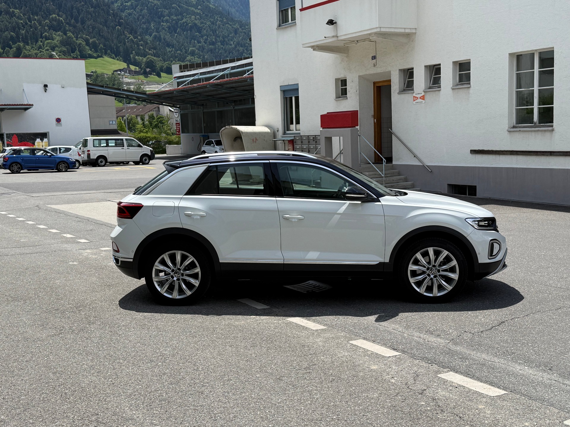 VW T-Roc 2.0 TSI Style DSG 4Motion AHK-image-2