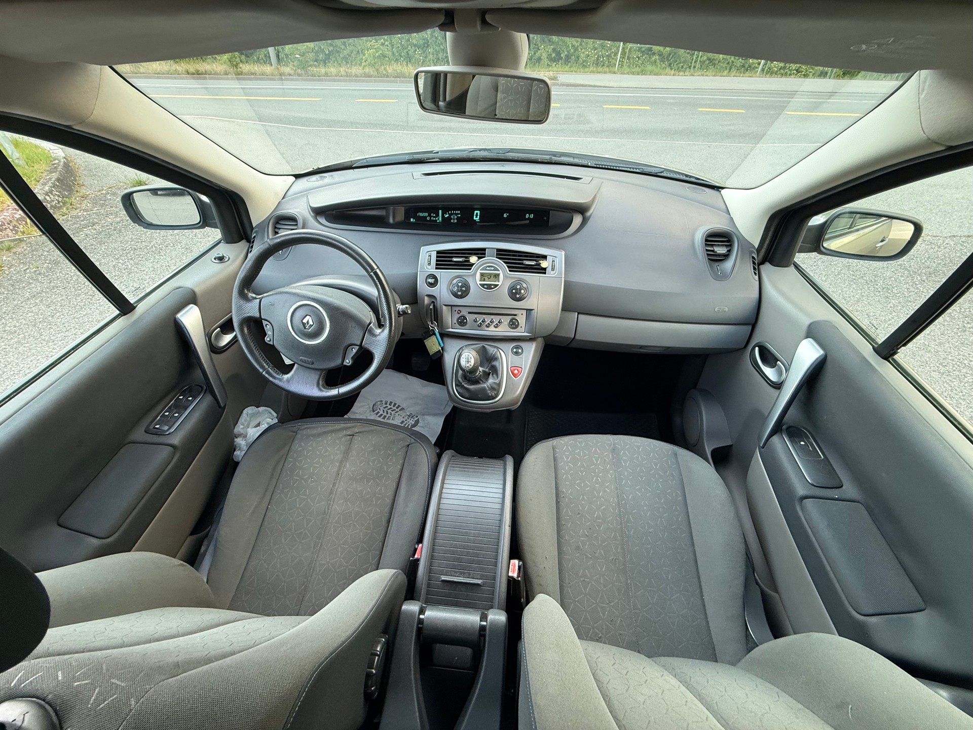 RENAULT Scénic 1.5 dCi Expression-image-8