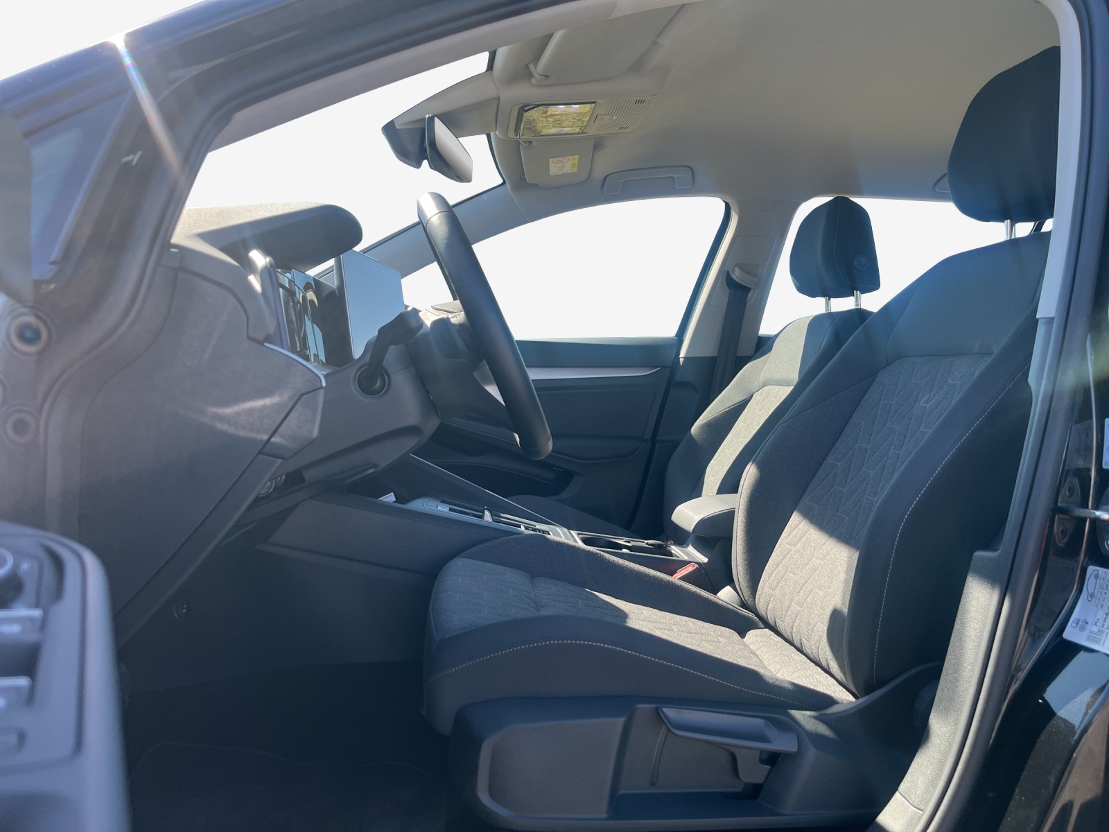 VW Golf Variant 1.5 eTSI mHEV Life DSG-image-7