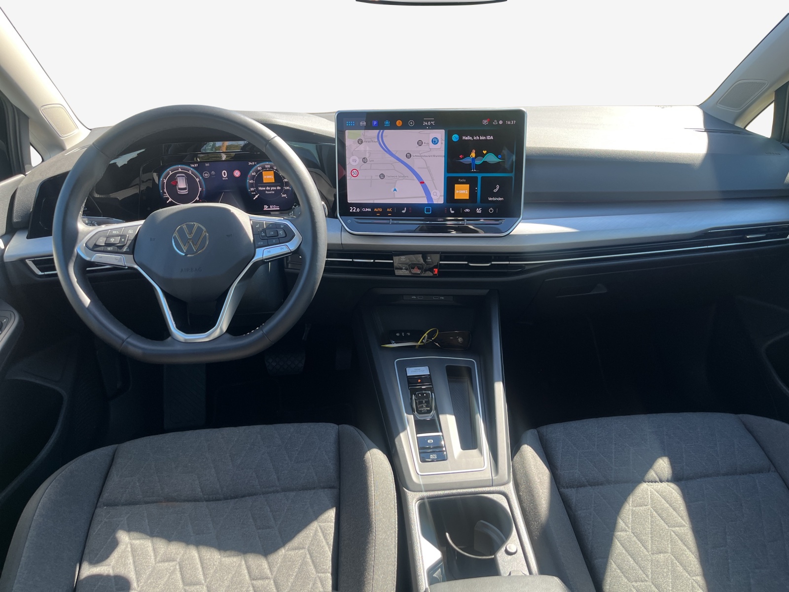 VW Golf Variant 1.5 eTSI mHEV Life DSG-image-8