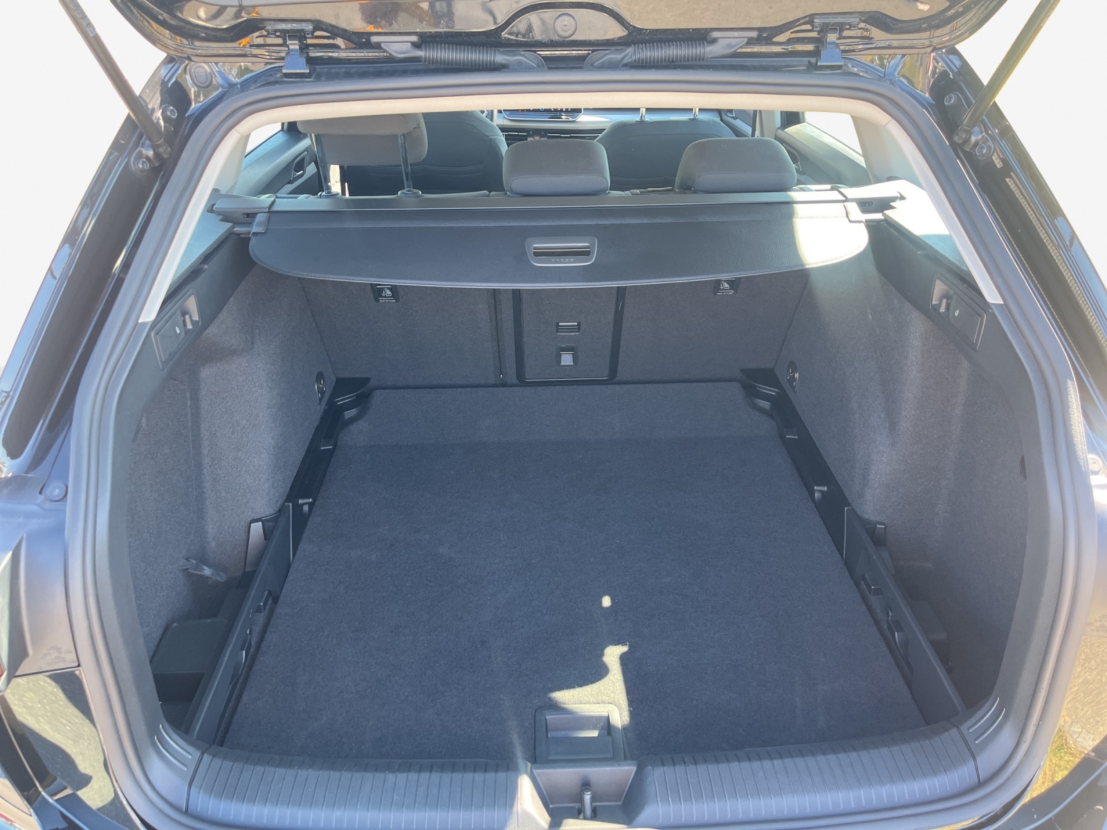 VW Golf Variant 1.5 eTSI mHEV Life DSG-image-12