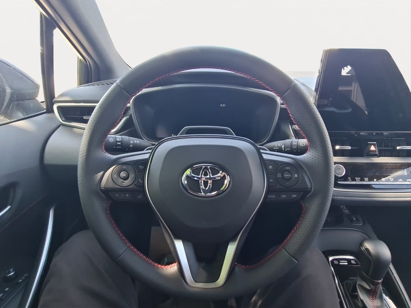 TOYOTA Corolla Touring Sports 2.0 HSD GR Sport e-CVT-image-9