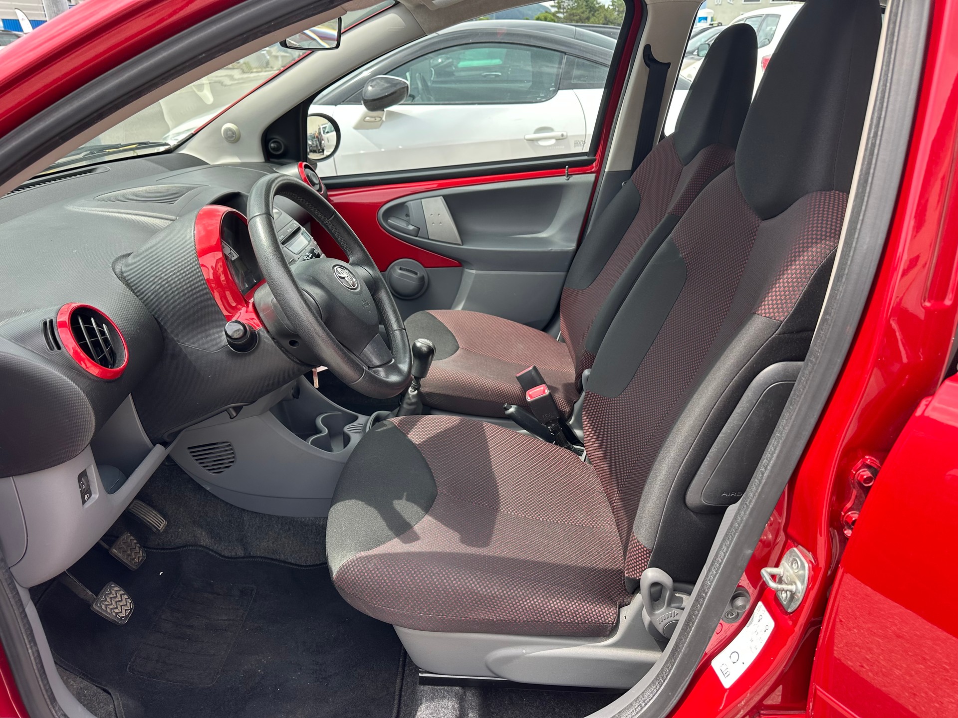 TOYOTA AYGO-image-8