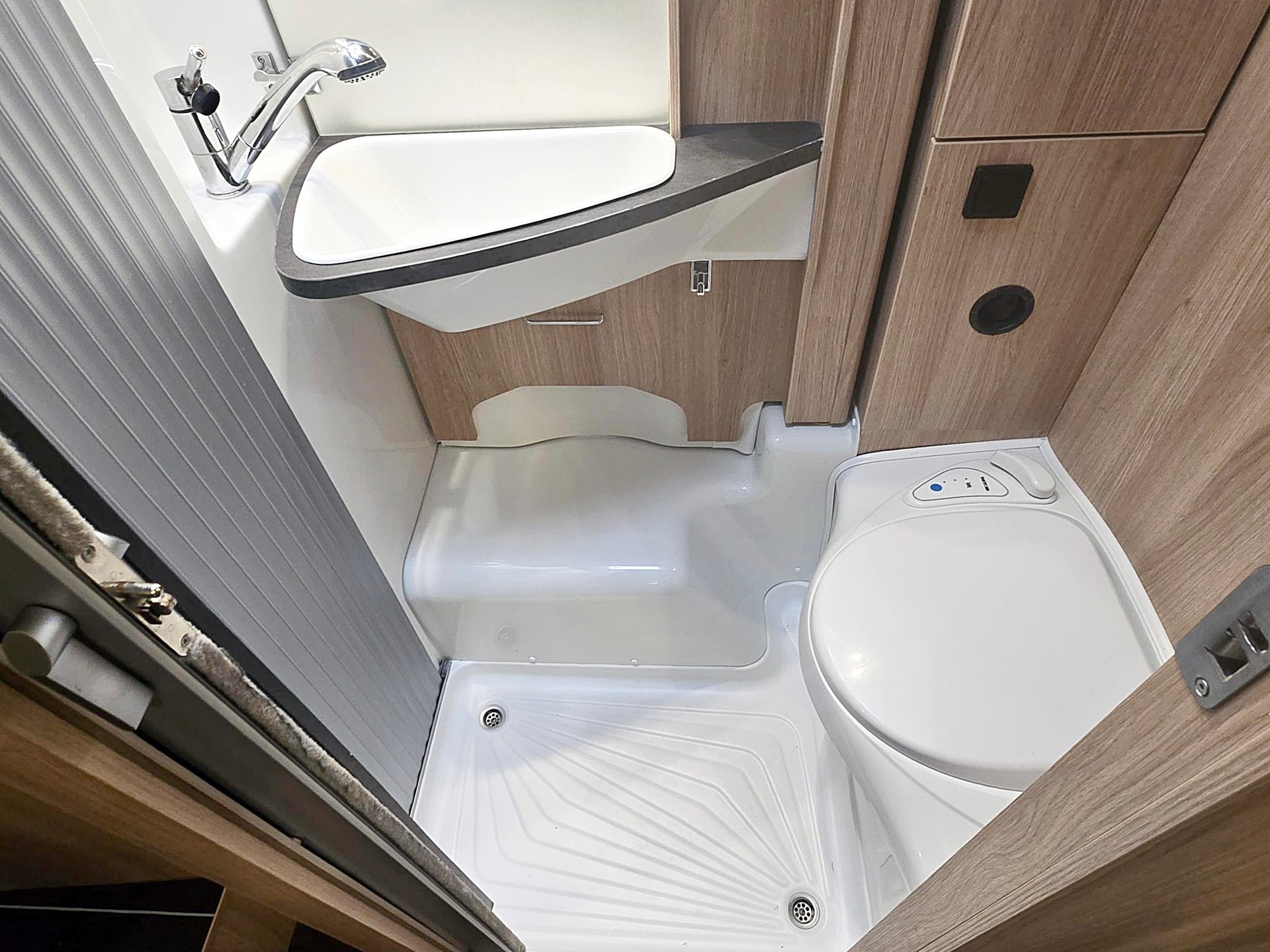 KNAUS SKY TI 650 MEG PLATINUM SELECTION 2,3 DIESEL 9G-AUTOMAT FIAT DUCATO MJ 160-image-11