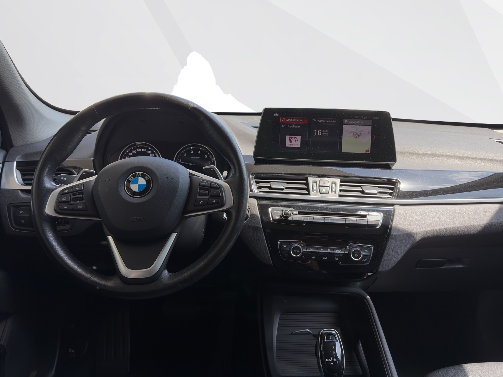 BMW X1 20i xDrive-image-10