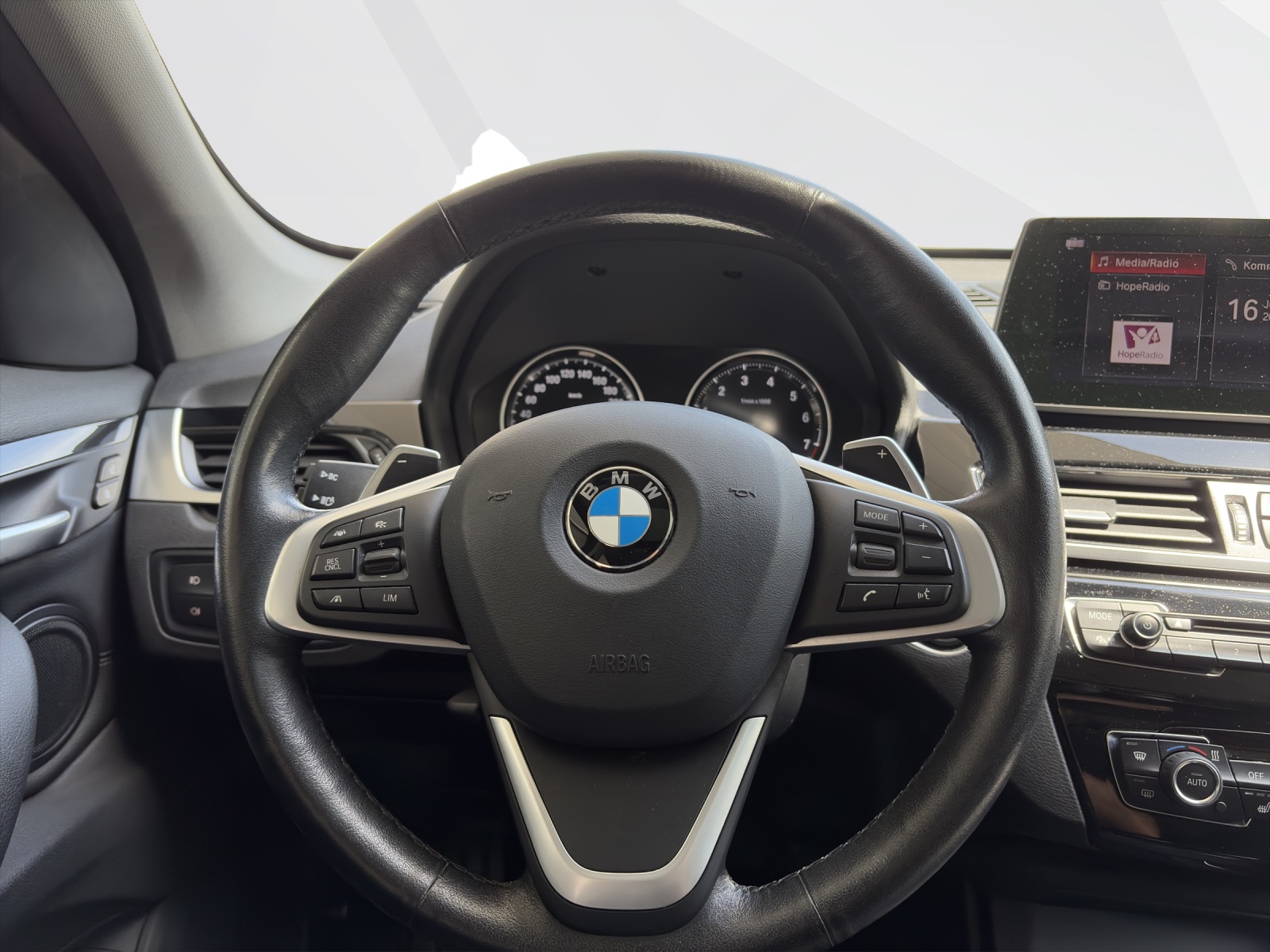 BMW X1 20i xDrive-image-11