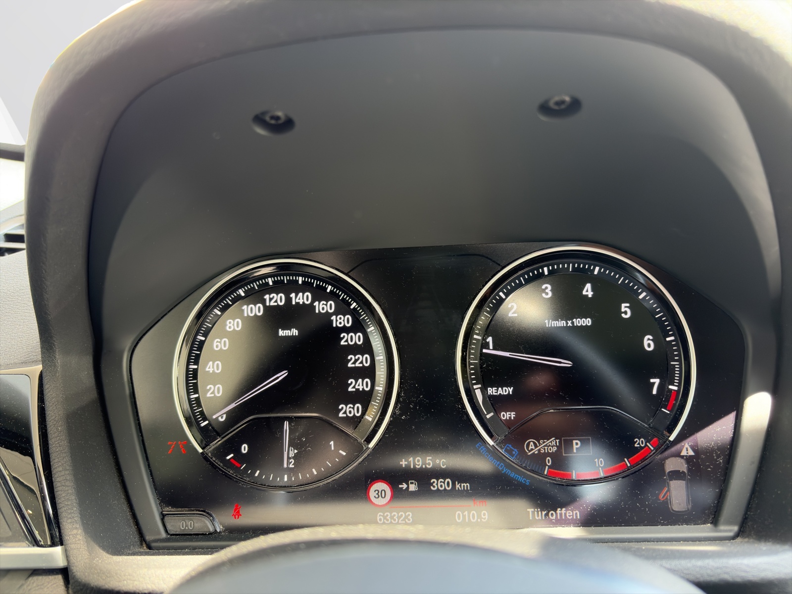 BMW X1 20i xDrive-image-12