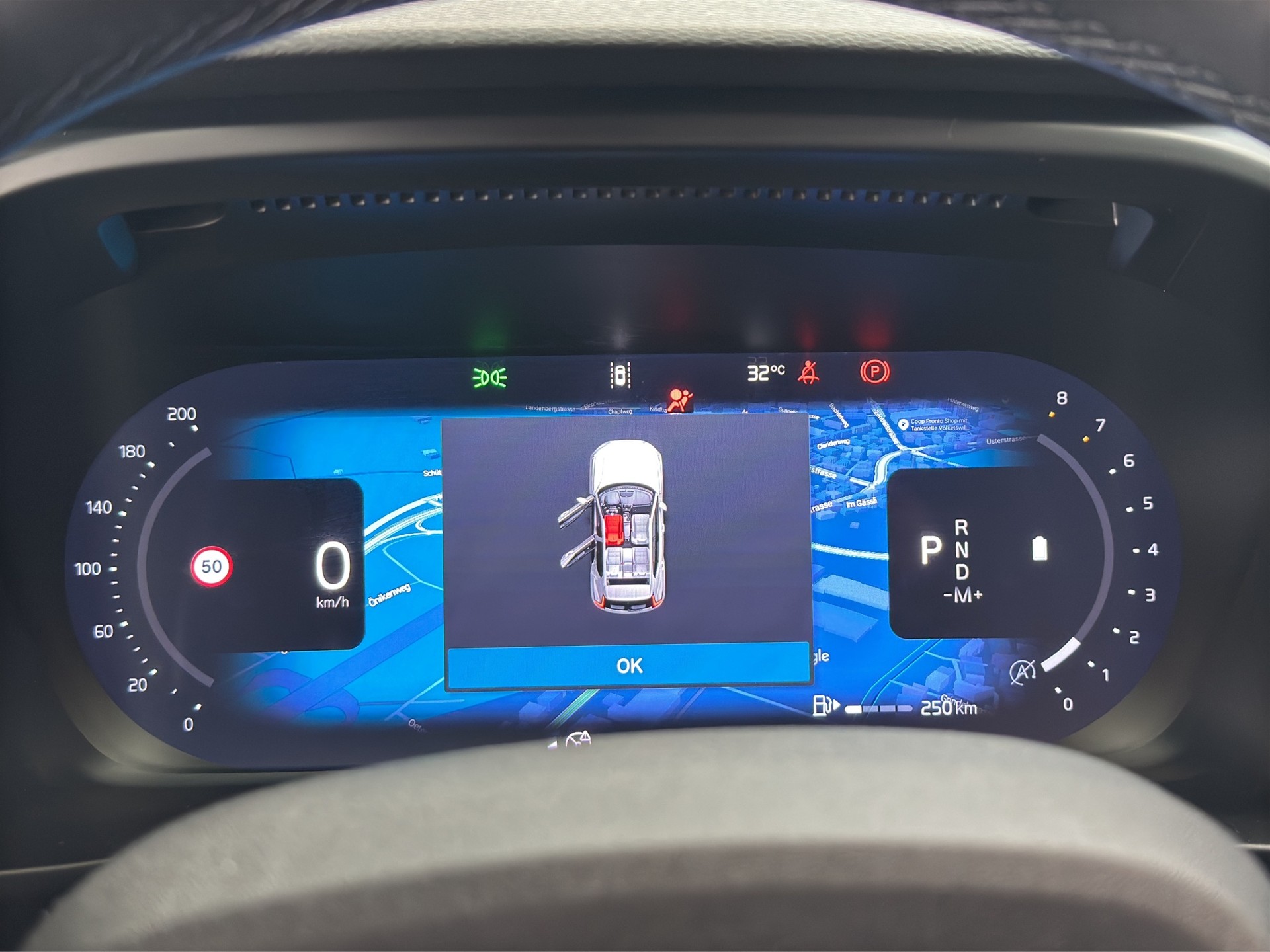 VOLVO XC40 B3 Benzin Mild Hybrid Plus Black Edition-image-11