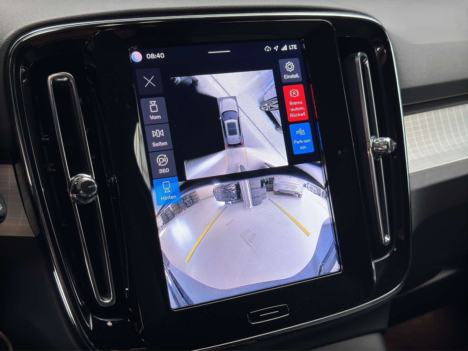 VOLVO XC40 B3 Benzin Mild Hybrid Plus Black Edition-image-13