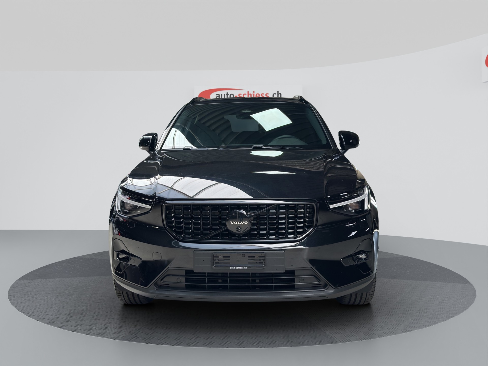 VOLVO XC40 B3 Benzin Mild Hybrid Plus Black Edition-image-1