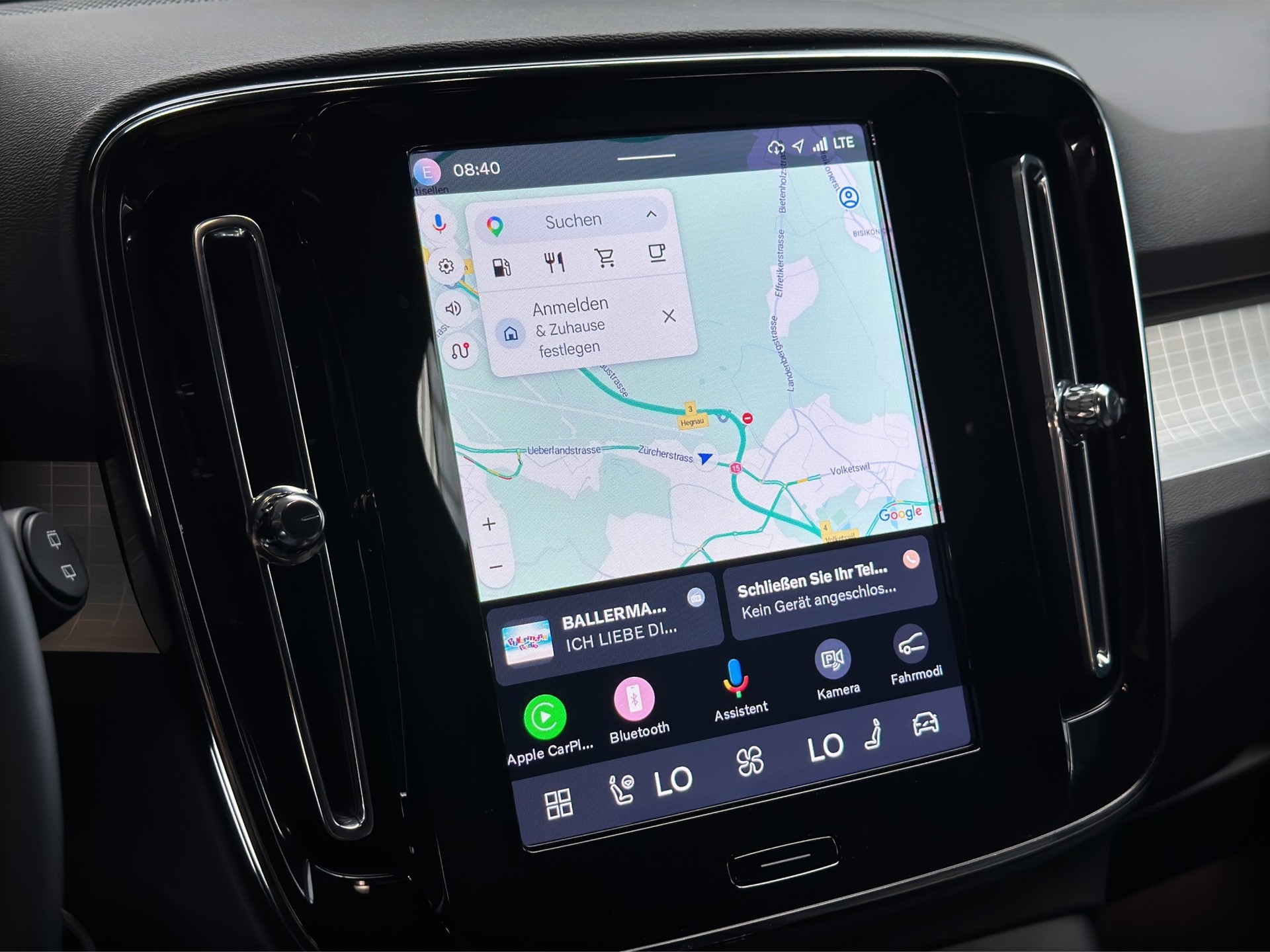 VOLVO XC40 B3 Benzin Mild Hybrid Plus Black Edition-image-12