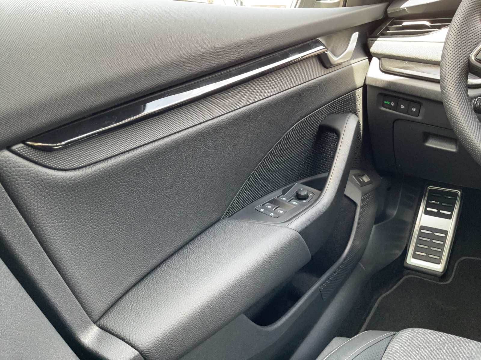 SKODA Octavia Combi 2.0 TSI DSG Dynamic 4x4-image-8