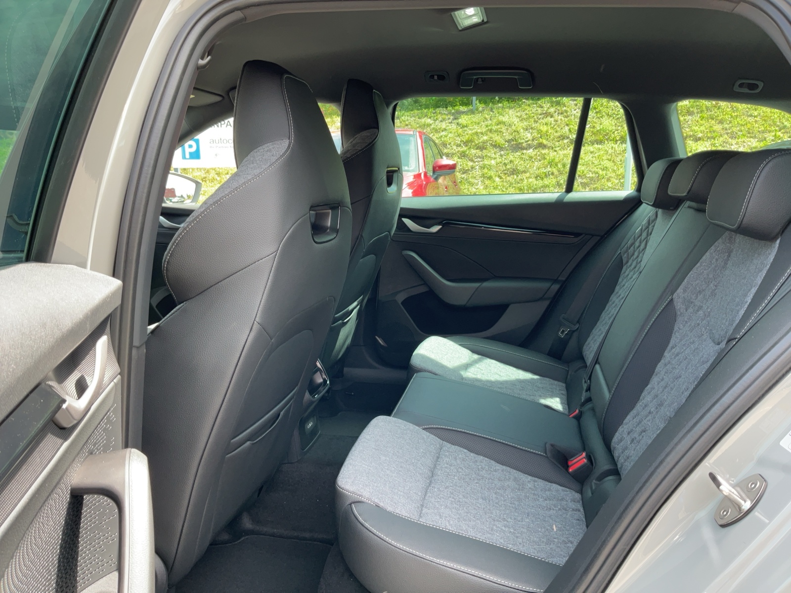 SKODA Octavia Combi 2.0 TSI DSG Dynamic 4x4-image-10