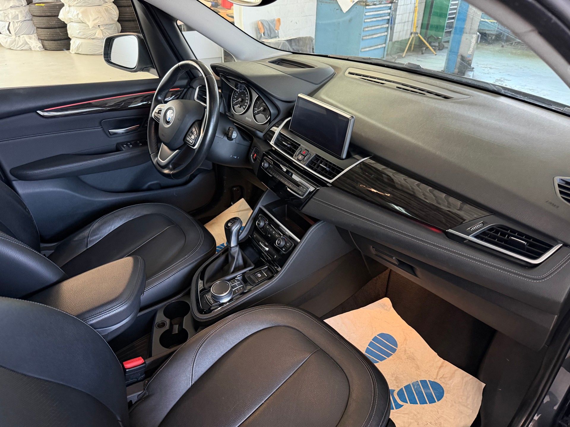BMW 220d Gran Tourer Luxury Line | MFK 03.2024 | 7-Plätzer-image-8
